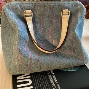 Carolina Herrera denim speedy type bag ! It’s q beauty in excellent condition !